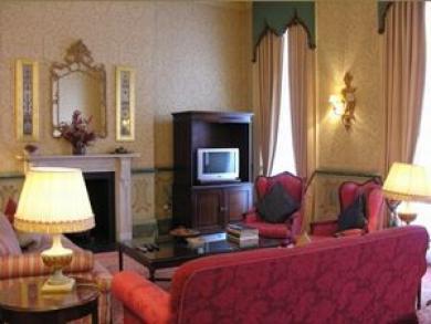 Hotel Oaks Trafalgar *